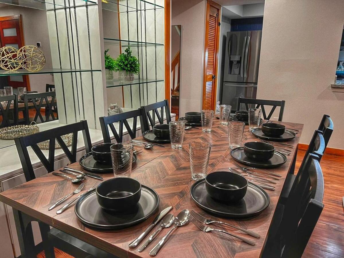 Apartamento Two Large Homes In Huge Pool Evcharging Houston
