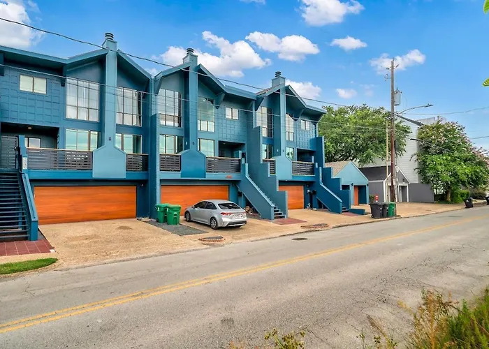Two Large Homes In Houston Huge Pool Evcharging