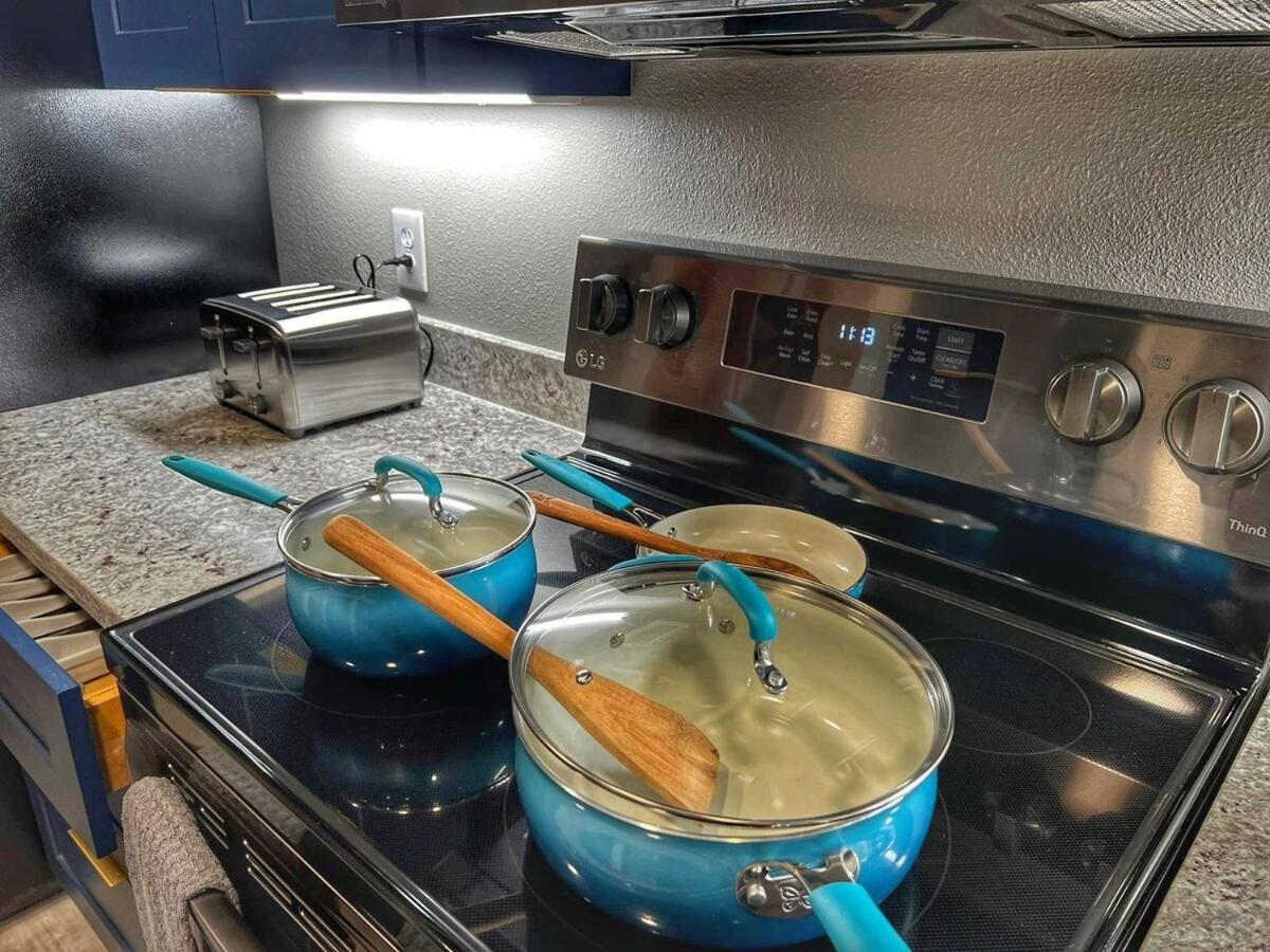 Two Large Homes In Huge Pool Evcharging Houston
